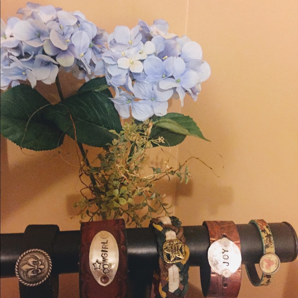 Handmade leather cuff bracelets - Picture 3 of 8
